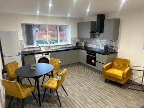 Delightful 2-Bedroom Flat Perfect for City Adventurers